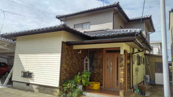 外壁施工例 石川県白山市 樹脂サイディングでもおしゃれな和風住宅に仕上がります かべいちくんが教える 石川県 外壁リフォーム専門店 ダイエイ ワークス株式会社